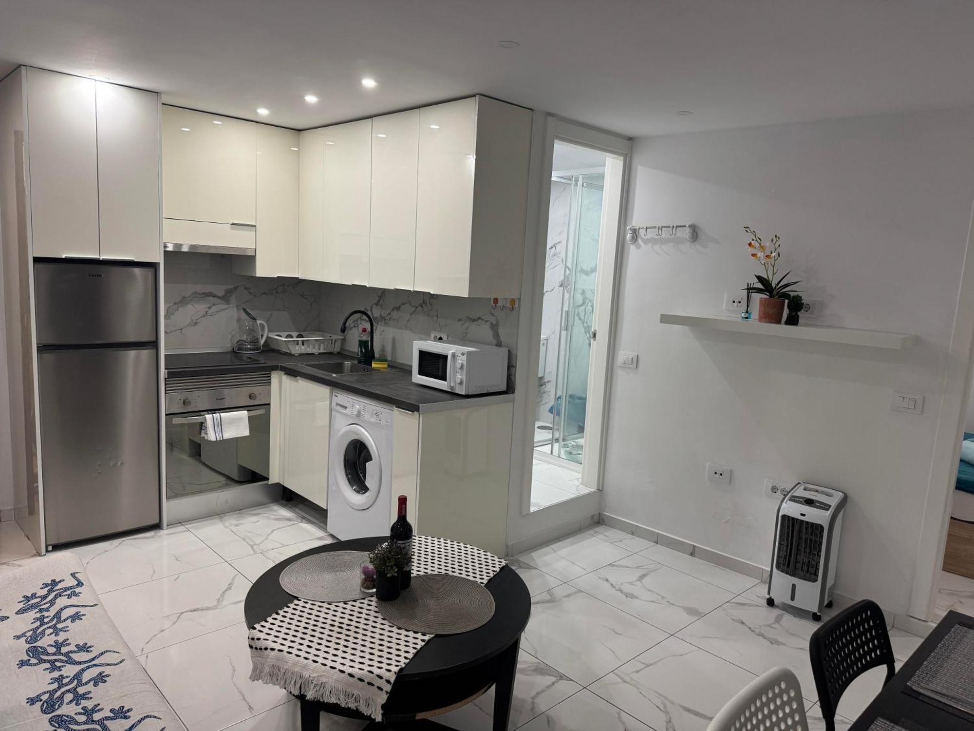 Heart Of Los Cristianos Modern Apartment Close To The Sea In Tenerife Εξωτερικό φωτογραφία